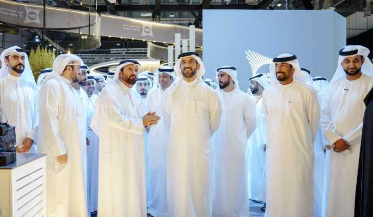 سلطان بن أحمد القاسمي يتفقد الأجنحة المشاركة بالمنتدى الدولي للاتصال الحكومي