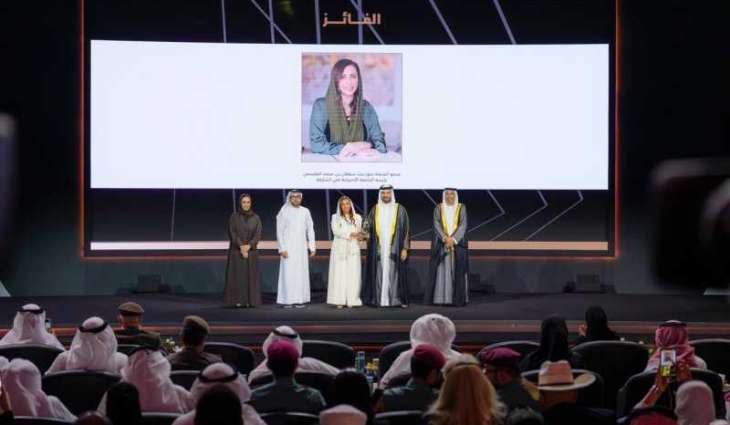 سلطان بن أحمد القاسمي يكرم الفائزين بجائزة الشارقة للاتصال الحكومي