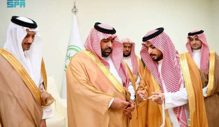 أمير جازان يزور المركز الإعلامي الخاص بفعاليات اليوم الوطني الـ95 بالمنطقة