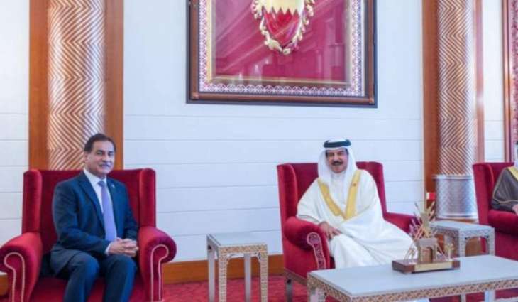 رئیس البرلمان أیاز صادق یجتمع مع الملک البحریني حمد بن عیسی آل خلیفة