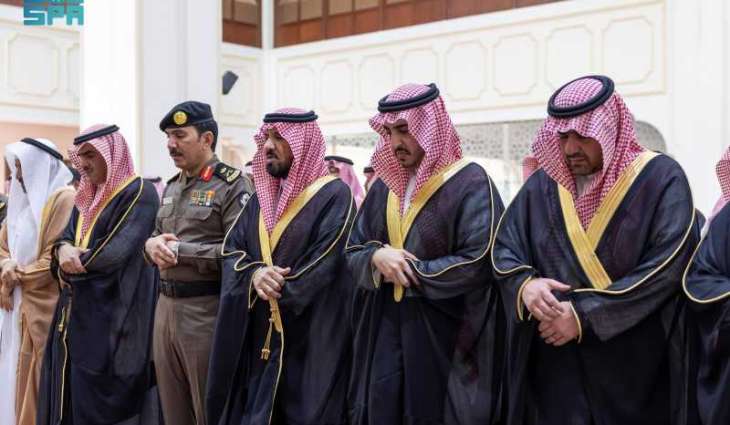 أمير منطقة الجوف يؤدي صلاة الغائب على سماحة المفتي العام للمملكة
