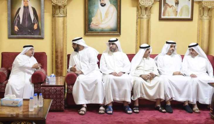 ولى عهد أم القيوين يقدم واجب العزاء بوفاة الشيخ سلطان بن خالد بن محمد القاسمى