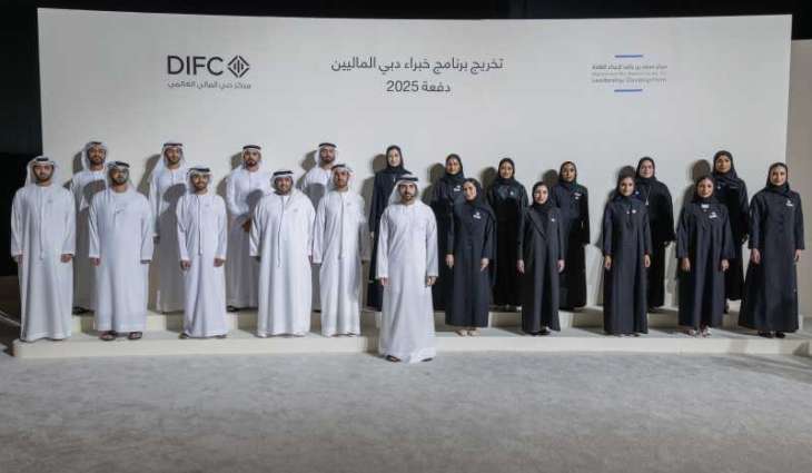 Hamdan bin Mohammed attends graduation of first cohort of Dubai Financial Experts Programme