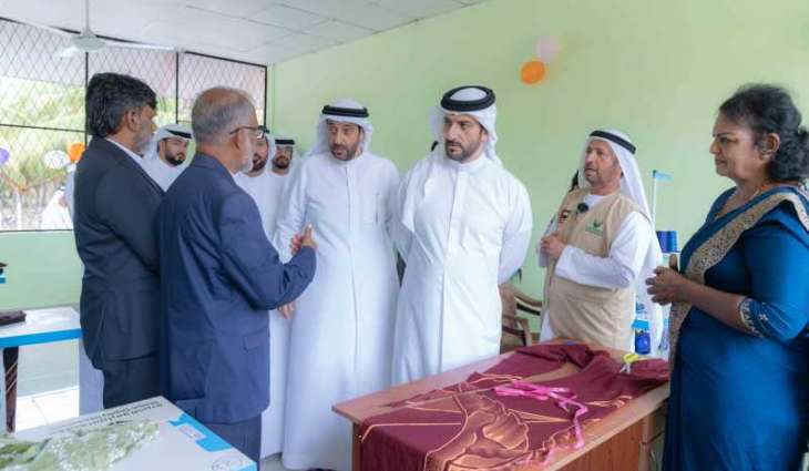 سلطان بن أحمد القاسمي يزور قرية الرحمة في سريلانكا و يسلم الأرامل والأيتام منازلهم الجديدة