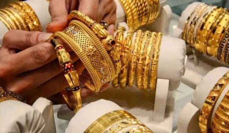 Gold Prices continue to soar, Per Tola rate nears Rs 4 lakh