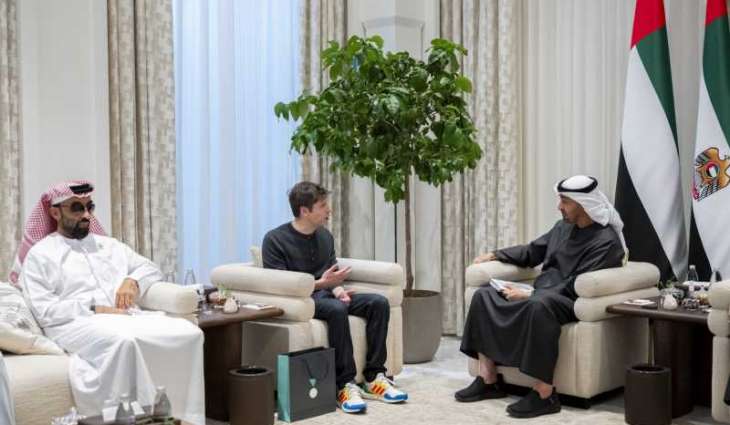رئيس الدولة يستقبل الرئيس التنفيذي لشركة 
