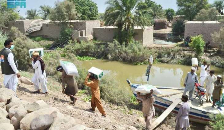 KSrelief Distributes 4,100 Food Baskets in Several Provinces of Pakistan