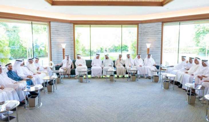 سعود بن صقر يعزي في وفاة فاطمة بنت سعيد الكندي