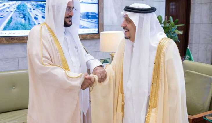 أمير منطقة الرياض يستقبل وزير الشؤون الإسلامية