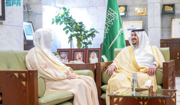 نائب أمير منطقة الرياض يستقبل وزير الشؤون الإسلامية