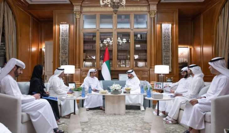 حمدان بن زايد يستقبل وفد 
