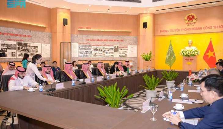 وزير الصناعة والثروة المعدنية يبحث تعزيز التعاون الصناعي مع نظيره الفيتنامي