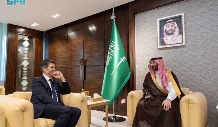 سمو وزير الحرس الوطني يستقبل سفير جمهورية فرنسا لدى المملكة