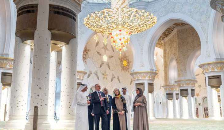 رئيس وزراء أستراليا يزور جامع الشيخ زايد الكبير في أبوظبي