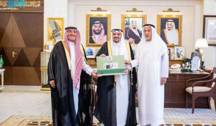 أمير القصيم يستقبل الأمين العام لجائزة خليفة الدولية لنخيل التمور والابتكارات الزراعية