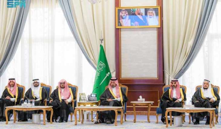 أمير المدينة المنورة يكرّم الجهات الحكومية والجمعيات الأهلية والرعاة المشاركين في فعاليات موسم صيف طيبة 2025
