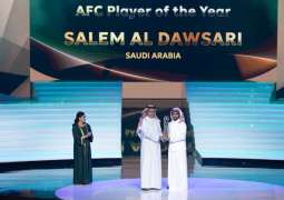 سالم الدوسري أفضل لاعب في آسيا 2025 واليابانية هانا تاكاهشي أفضل لاعبة