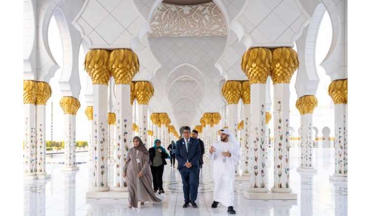 President of Palau visits Sheikh Zayed Grand Mosque in Abu Dhabi