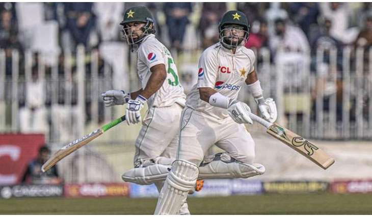 Pakistan off to steady start in second test