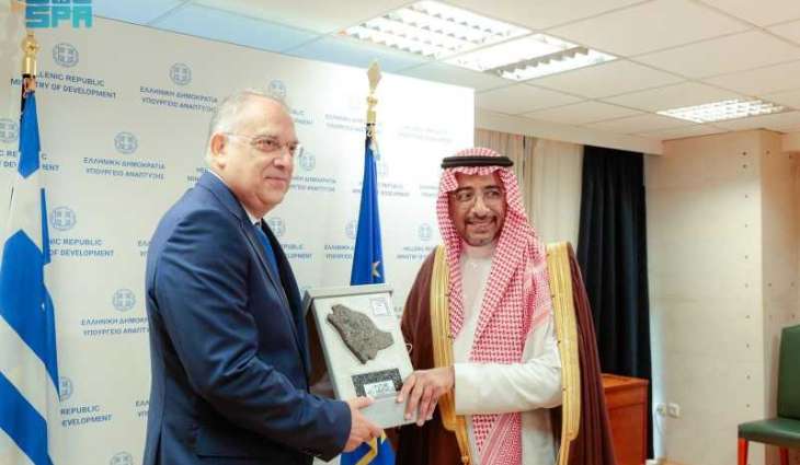 Industry Minister Meets Greek Ministers of Environment, Development