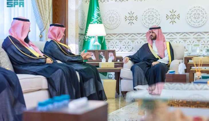 نائب أمير الشرقية يستقبل رئيس هيئة الهلال الأحمر السعودي