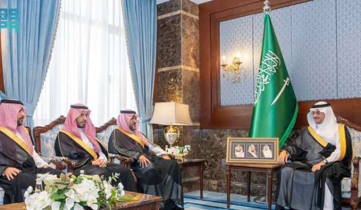 محافظ الأحساء يستقبل محافظ 