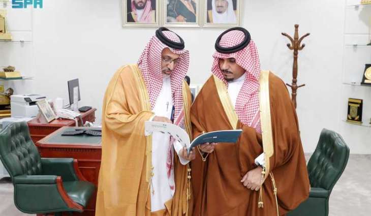نائب أمير نجران يطلّعُ على التقرير السنوي لفرع وزارة التجارة بالمنطقة
