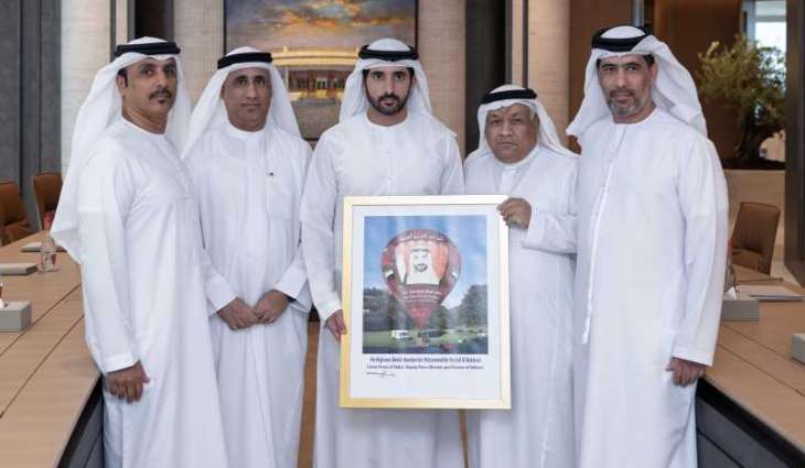 Hamdan bin Mohammed receives UAE Hot Air Balloon Team