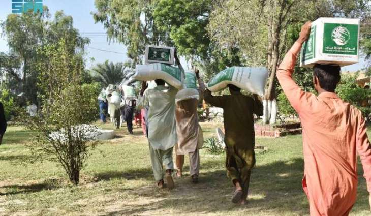 مركز الملك سلمان للإغاثة يوزّع 400 سلة غذائية في منطقة بونر بإقليم خيبر بختون خوا بباكستان