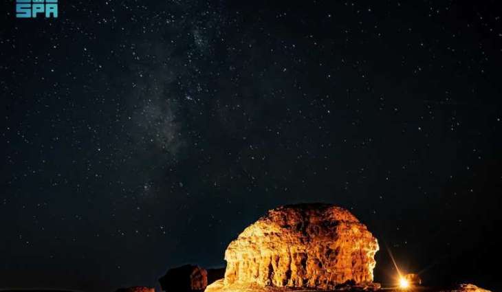 أكتوبر يجمع نجوم الصيف والشتاء في سماء عرعر