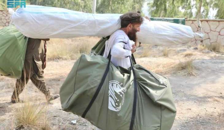 مركز الملك سلمان للإغاثة يوزع (350) حقيبة إيوائية في مديرية درة نور بولاية ننجرهار بأفغانستان