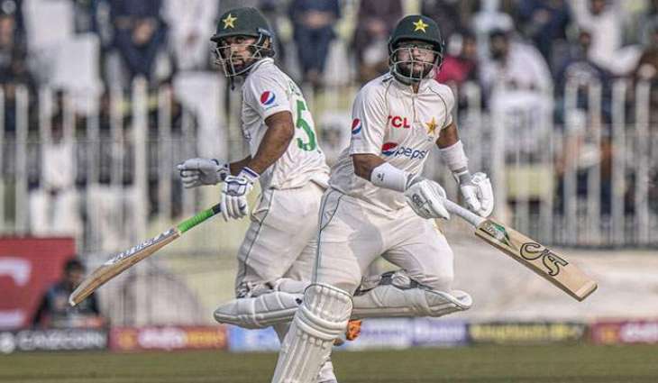 Pakistan off to steady start in second test