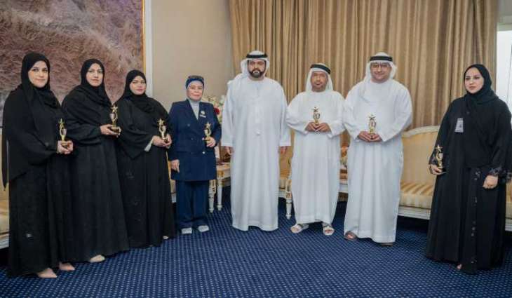 ولي عهد الفجيرة يكرّم المتميزين ضمن برنامج المتسوق السري لحكومة الفجيرة  2024 ويشيد بنتائجه