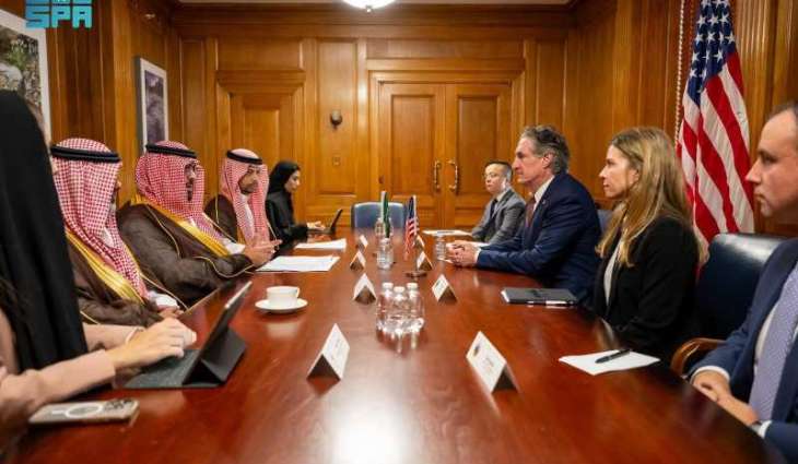Economy Minister Meets with U.S. National Economic Council Director, Interior Secretary