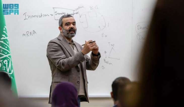 Communications Minister Meets Saudi Scholarship Students in the United States