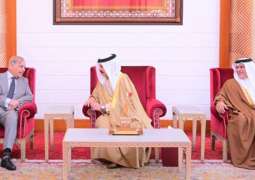 PM Shehbaz awarded Bahrain’s highest honor during meeting with King Hamad