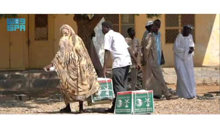 مركز الملك سلمان للإغاثة يقدم العون الإنساني العاجل لأسرة سودانية نازحة إلى ولاية القضارف