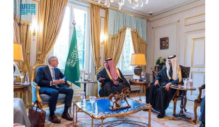 وزير البلديات والإسكان يلتقي وزير الشؤون الاقتصادية ورئيس اتحاد المقاولين في سويسرا لبحث التعاون في الإسكان والتقنيات الحديثة