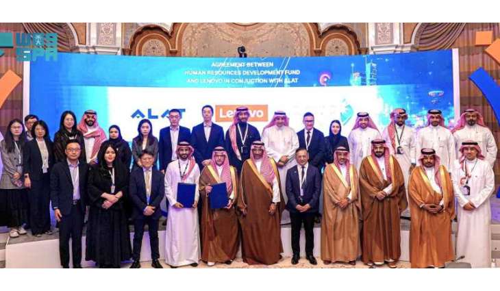 صندوق تنمية الموارد البشرية يبرم 3 اتفاقيات إستراتيجية لتمكين 356 مواطنًا في صناعة السيارات الكهربائية والأجهزة الإلكترونية المتقدمة