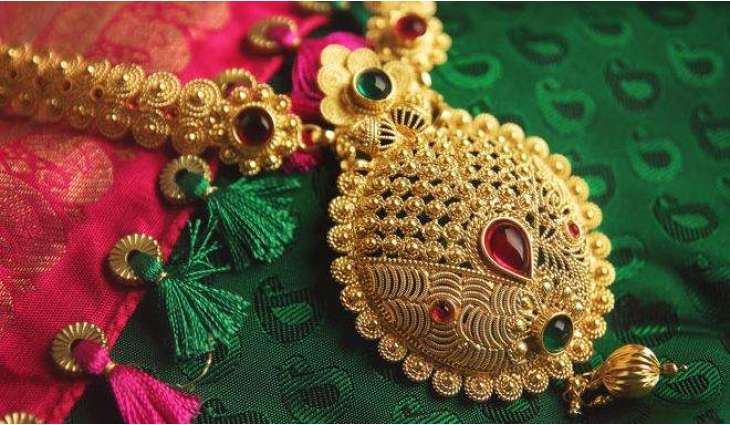 Gold, silver prices surge in India following rise in Pakistan