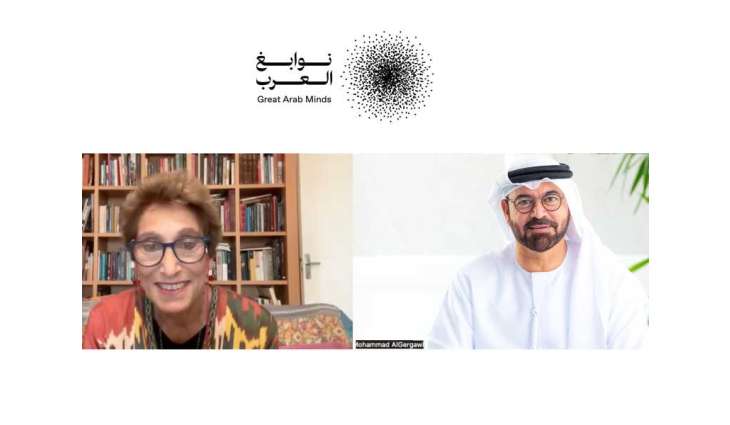 محمد بن راشد يبارك للدكتورة سعاد العامري فوزها بجائزة 