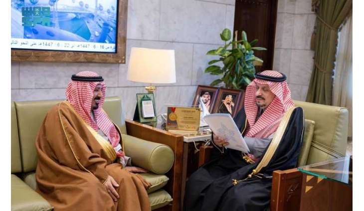 أمير منطقة الرياض يستقبل محافظ القويعية ومدير مستشفى المحافظة