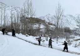Snowfall, rains kill 61 in Afghanistan