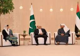 الرئیس آصف علي زرداري یجتمع مع وزیر العدل الاماراتي خلال زیارة بلادہ