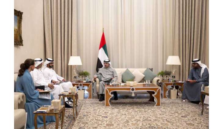 هزاع بن زايد يستقبل وفداً من الشركة العالمية القابضة ومجموعة 