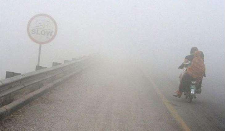 Dense fog paralyzes traffic across Punjab, upper Sindh, KP