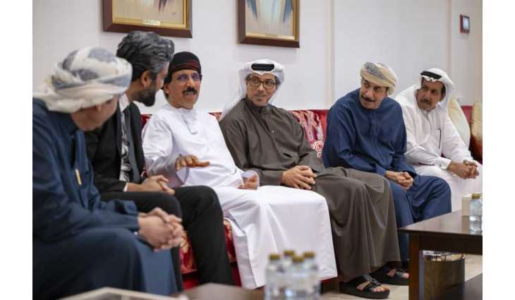 منصور بن زايد يعزي في وفاة علي سالم البيض