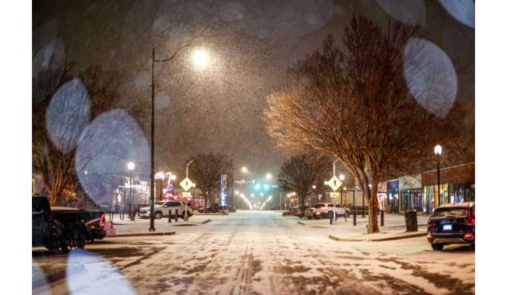 Snowstorm prompts emergencies in 18 US states with thousands of flights cancelled