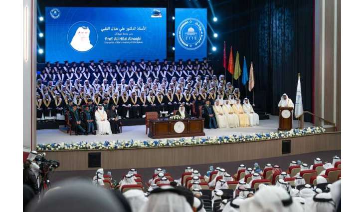 حاكم الشارقة يشهد حفل تخريج الدفعة الأولى من طلبة جامعة خورفكان