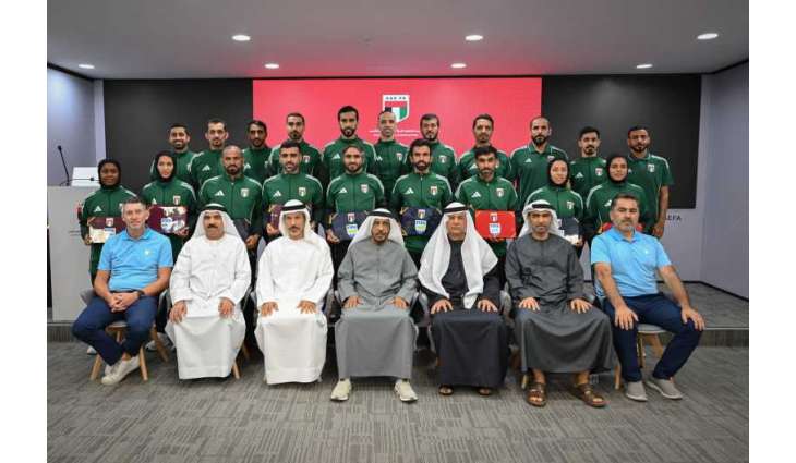  اتحاد الكرة يسلّم الشارات الدولية لـ32 حكماً وحكمة لعام 2026